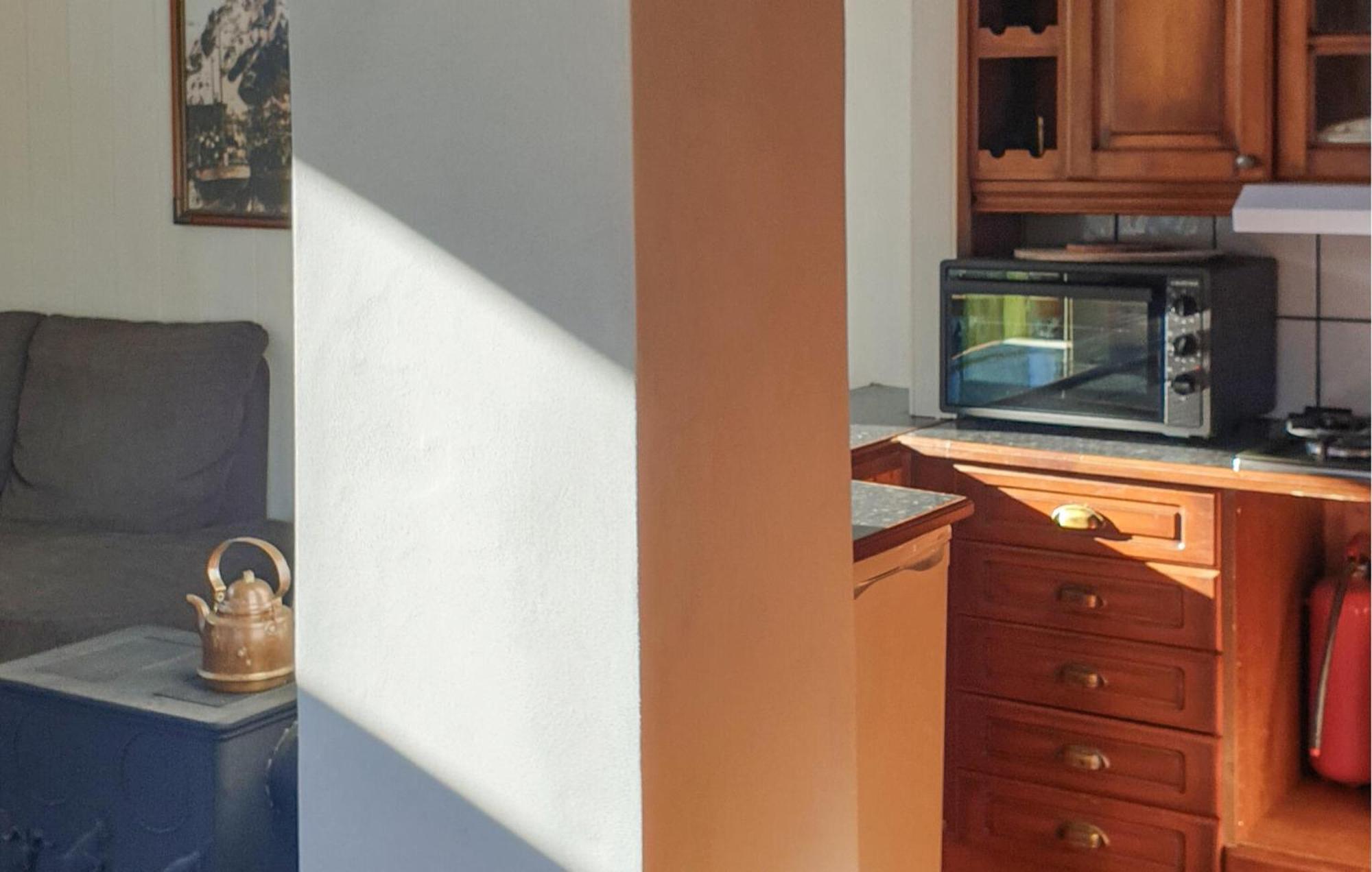 Beautiful Home In Vallavik With Kitchen Bu ภายนอก รูปภาพ